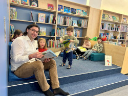 B&uuml;rgermeister im neuen Kinderbereich1